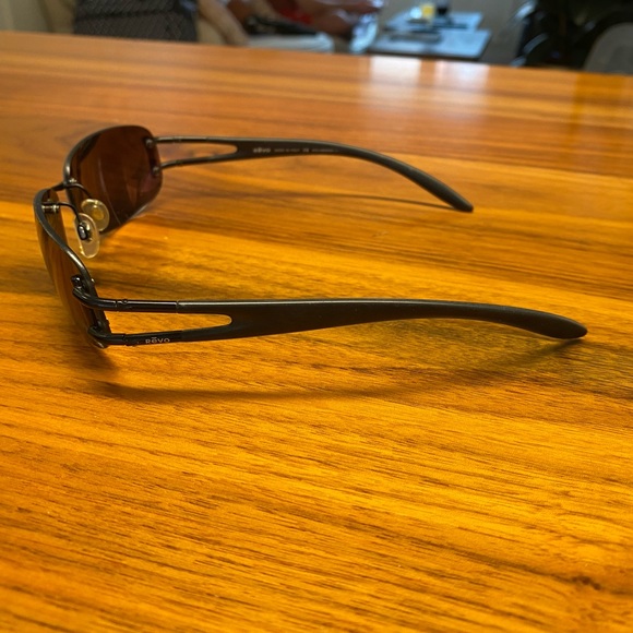 Revo polarized sunglasses with case - Picture 8 of 14